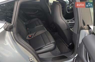 Седан Porsche Taycan 2021 в 