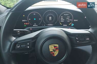 Седан Porsche Taycan 2021 в 