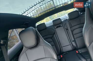 Седан Porsche Taycan 2021 в 