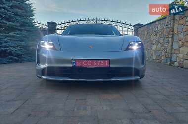 Седан Porsche Taycan 2021 в 