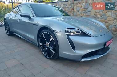 Седан Porsche Taycan 2021 в 