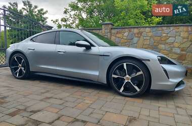 Седан Porsche Taycan 2021 в 