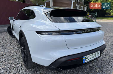 Седан Porsche Taycan 2021 в 