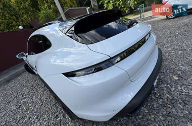 Седан Porsche Taycan 2021 в 