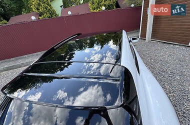 Седан Porsche Taycan 2021 в 