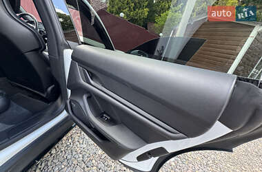 Седан Porsche Taycan 2021 в 