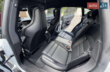 Седан Porsche Taycan 2021 в 