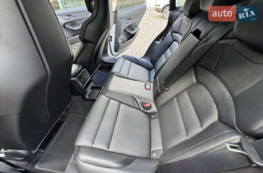 Седан Porsche Taycan 2021 в 