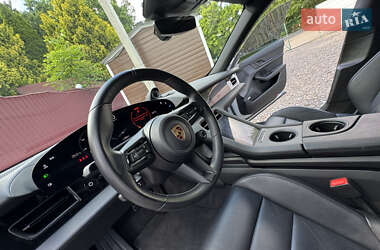 Седан Porsche Taycan 2021 в 