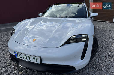 Седан Porsche Taycan 2021 в 