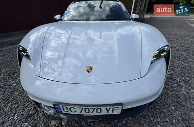Седан Porsche Taycan 2021 в 