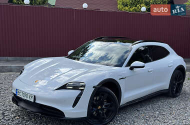 Седан Porsche Taycan 2021 в 
