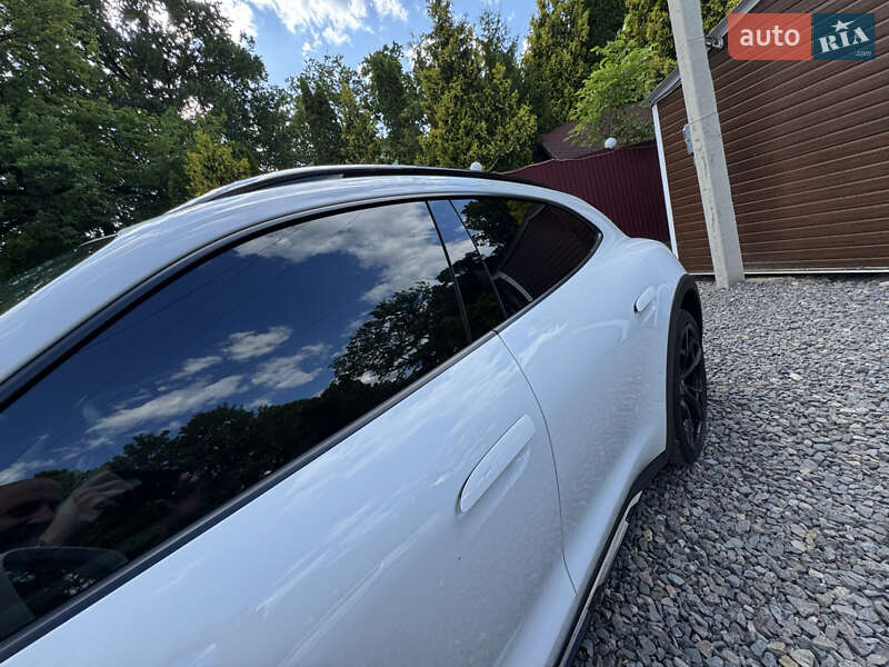 Седан Porsche Taycan 2021 в Трускавце