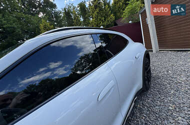 Седан Porsche Taycan 2021 в 