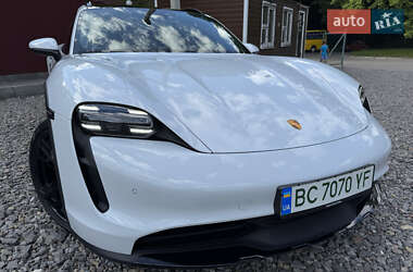 Седан Porsche Taycan 2021 в 