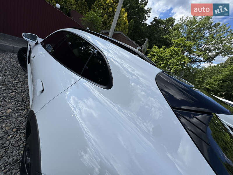 Седан Porsche Taycan 2021 в Трускавце