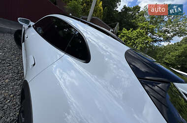 Седан Porsche Taycan 2021 в 