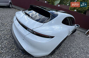Седан Porsche Taycan 2021 в 
