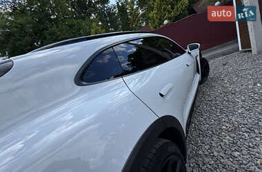 Седан Porsche Taycan 2021 в 