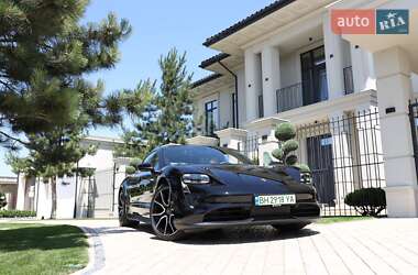 Седан Porsche Taycan 2023 в 