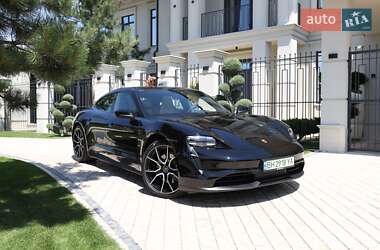 Седан Porsche Taycan 2023 в Одесі