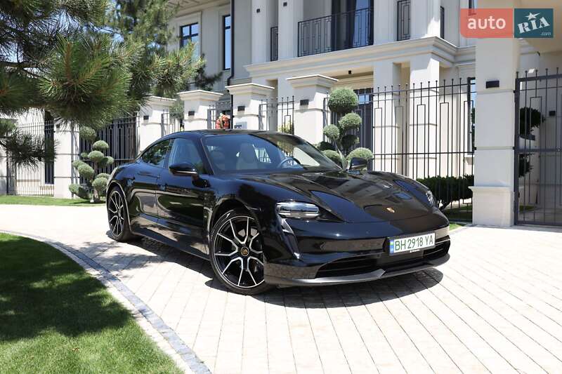 Седан Porsche Taycan 2023 в 