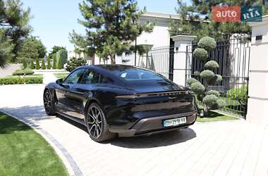 Седан Porsche Taycan 2023 в 