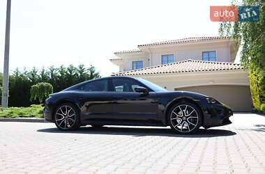 Седан Porsche Taycan 2023 в 