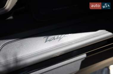 Седан Porsche Taycan 2023 в 
