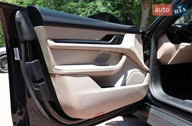 Седан Porsche Taycan 2023 в 