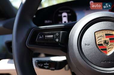 Седан Porsche Taycan 2023 в 