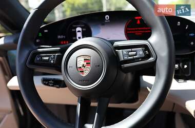 Седан Porsche Taycan 2023 в 