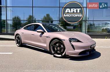 Седан Porsche Taycan 2020 в 