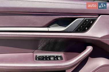 Седан Porsche Taycan 2020 в 