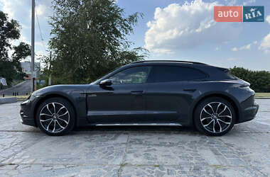 Седан Porsche Taycan 2021 в 