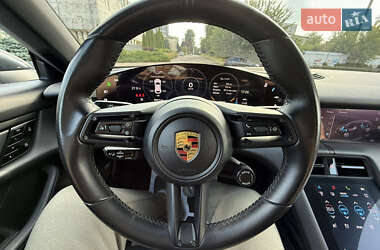Седан Porsche Taycan 2021 в 