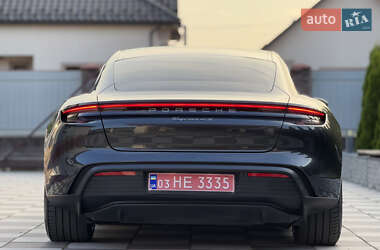 Седан Porsche Taycan 2020 в 