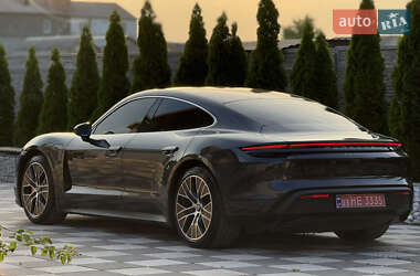 Седан Porsche Taycan 2020 в 