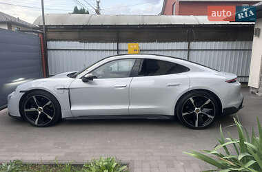 Седан Porsche Taycan 2024 в 