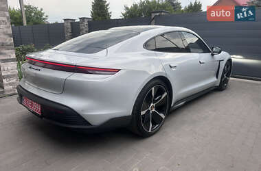Седан Porsche Taycan 2024 в 