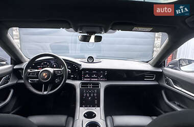 Седан Porsche Taycan 2024 в 