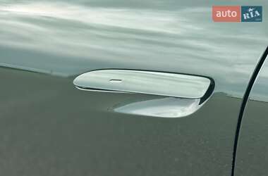 Седан Porsche Taycan 2024 в 