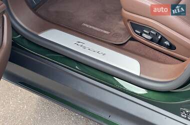 Седан Porsche Taycan 2024 в 