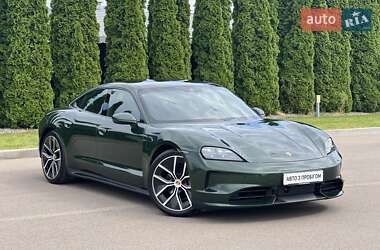 Седан Porsche Taycan 2024 в 