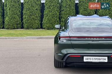 Седан Porsche Taycan 2024 в 