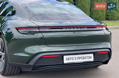Седан Porsche Taycan 2024 в 