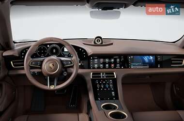 Седан Porsche Taycan 2024 в 