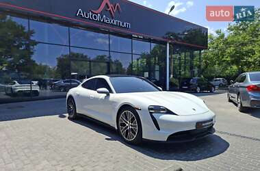 Седан Porsche Taycan 2021 в 