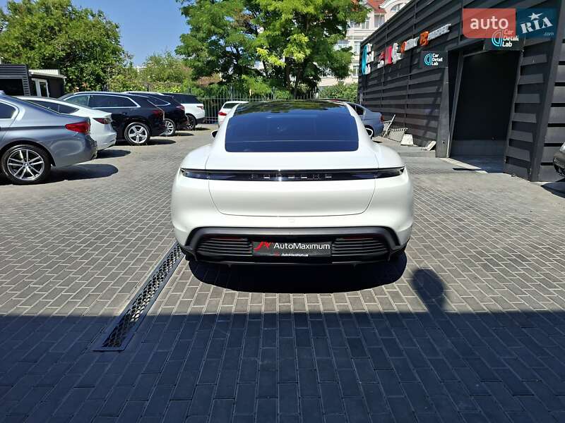Седан Porsche Taycan 2021 в Одесі