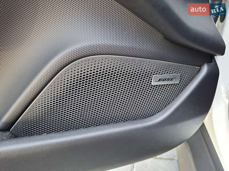 Седан Porsche Taycan 2021 в Одесі